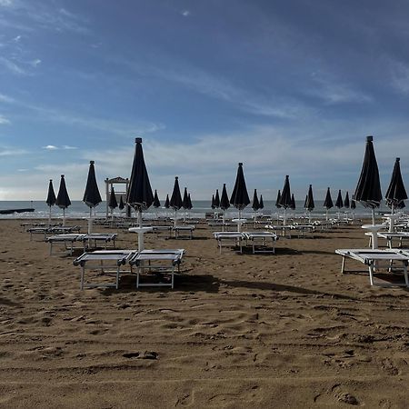 Apartment Luma With Pool Lido di Jesolo Eksteriør billede