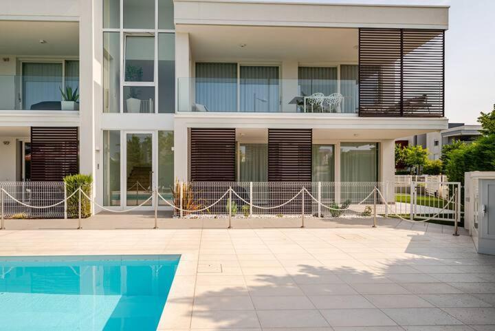 Apartment Luma With Pool Lido di Jesolo Eksteriør billede